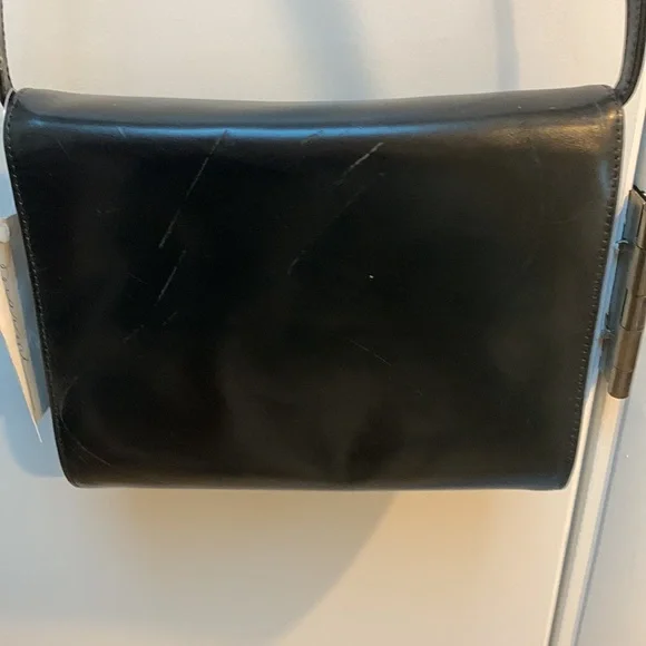 VanEli Elegant Black Leather Crossbody Bag - Picture 3 of 7